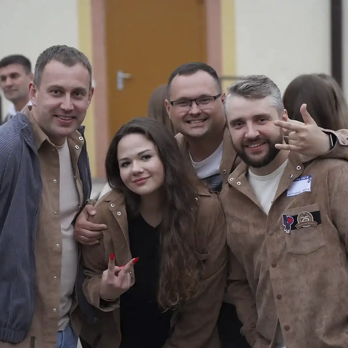 Брендированная фурнитура и кнопки с логотипом