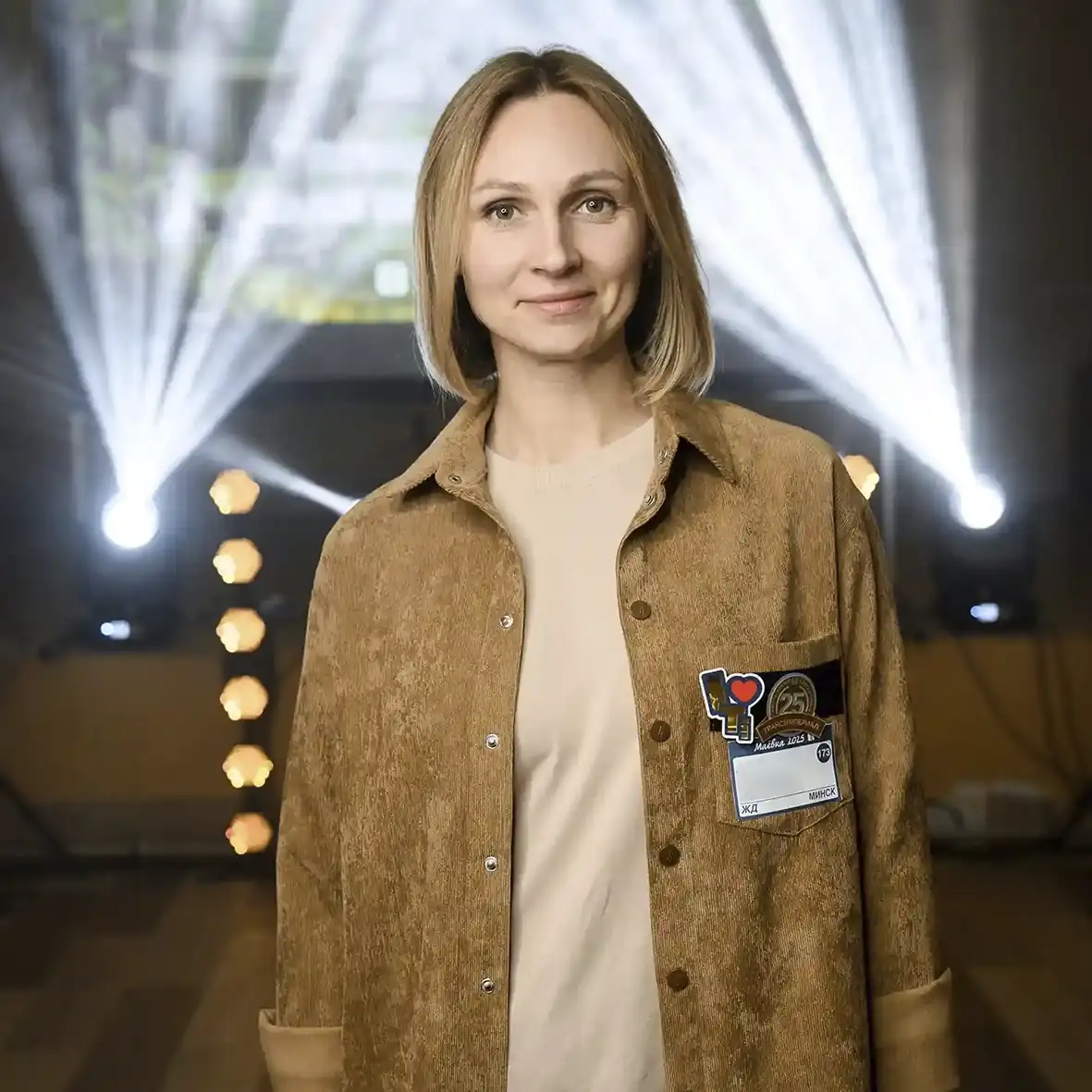 Вельветовая рубашка с вышивкой для транспортной компании