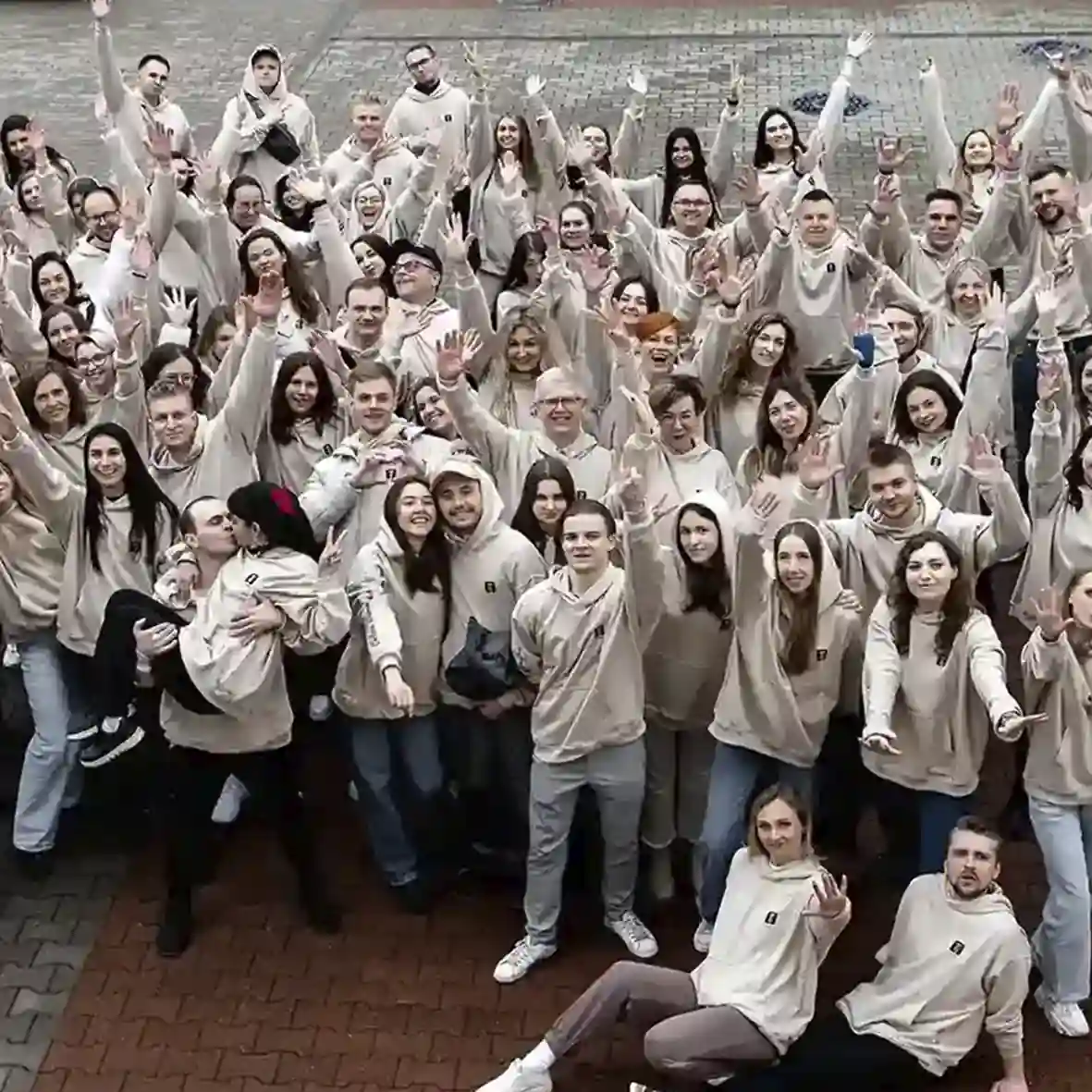 Худи оверсайз из плотного футера для сотрудников